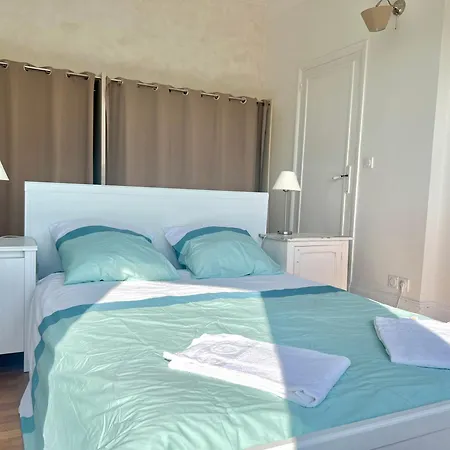 Holiday home Les Hauts De Tison ~ Vue Sur La Vallee Du Clain
