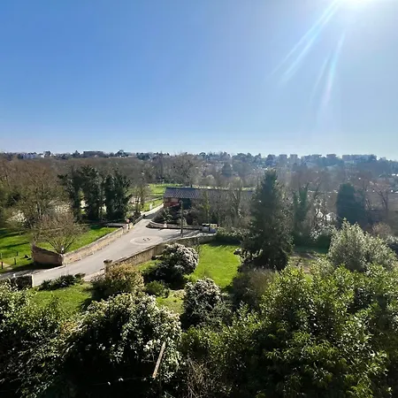 Les Hauts De Tison ~ Vue Sur La Vallee Du Clain Holiday home