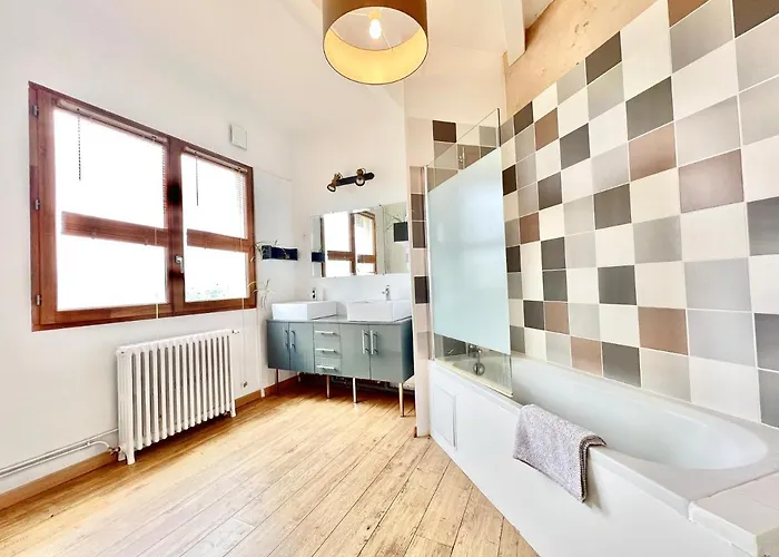 Les Hauts De Tison ~ Vue Sur La Vallee Du Clain Holiday home *