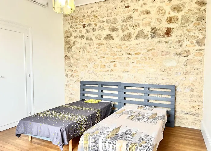 Holiday home Les Hauts De Tison ~ Vue Sur La Vallee Du Clain *