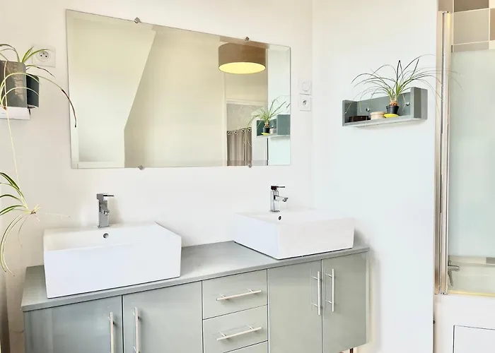 Les Hauts De Tison ~ Vue Sur La Vallee Du Clain *