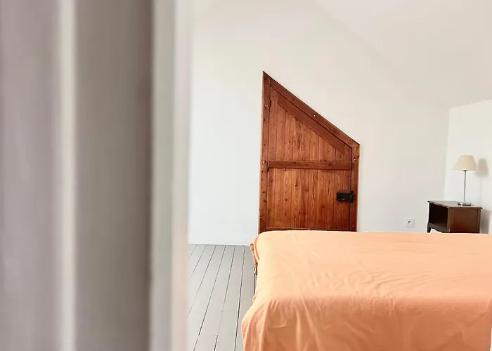 Les Hauts De Tison ~ Vue Sur La Vallee Du Clain Holiday home *