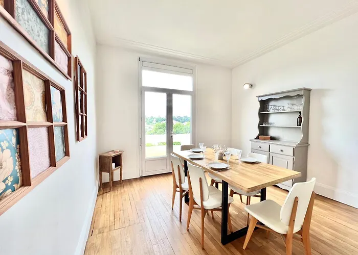 Les Hauts De Tison ~ Vue Sur La Vallee Du Clain Holiday home *